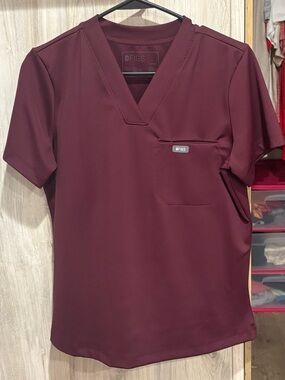 Figs FORMx Sona V-Neck Scrub Tops and Saline High Waisted Wide Leg Scrub Pants